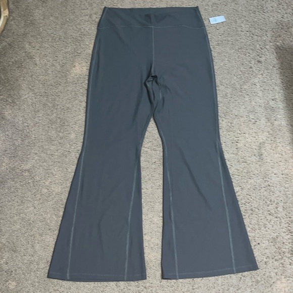 Old Navy Extra High-Waisted PowerSoft Rib-Knit Super Flare Leggings Temple Stone - Picture 5 of 10